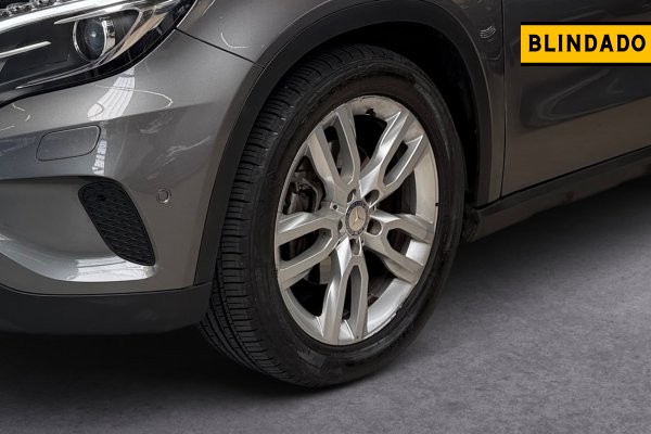 MERCEDES-BENZ GLA 200 1.6 CGI ADVANCE 16V TURBO FLEX 4P AUTOMÁTICO 2015/2015